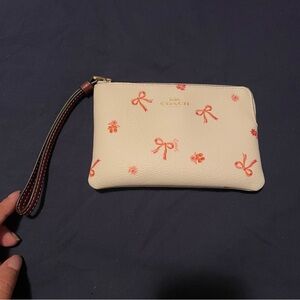 coach bow print wristlet🩷super rare and hard to find